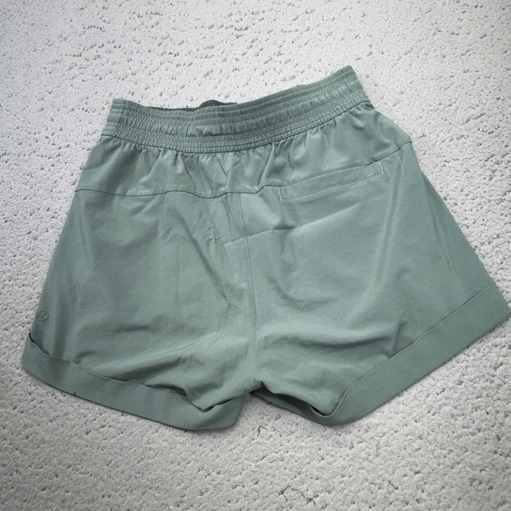 Lululemon Spring Break Away Cuffed All Day Shorts‎ Womens 2 Green W7AM5S